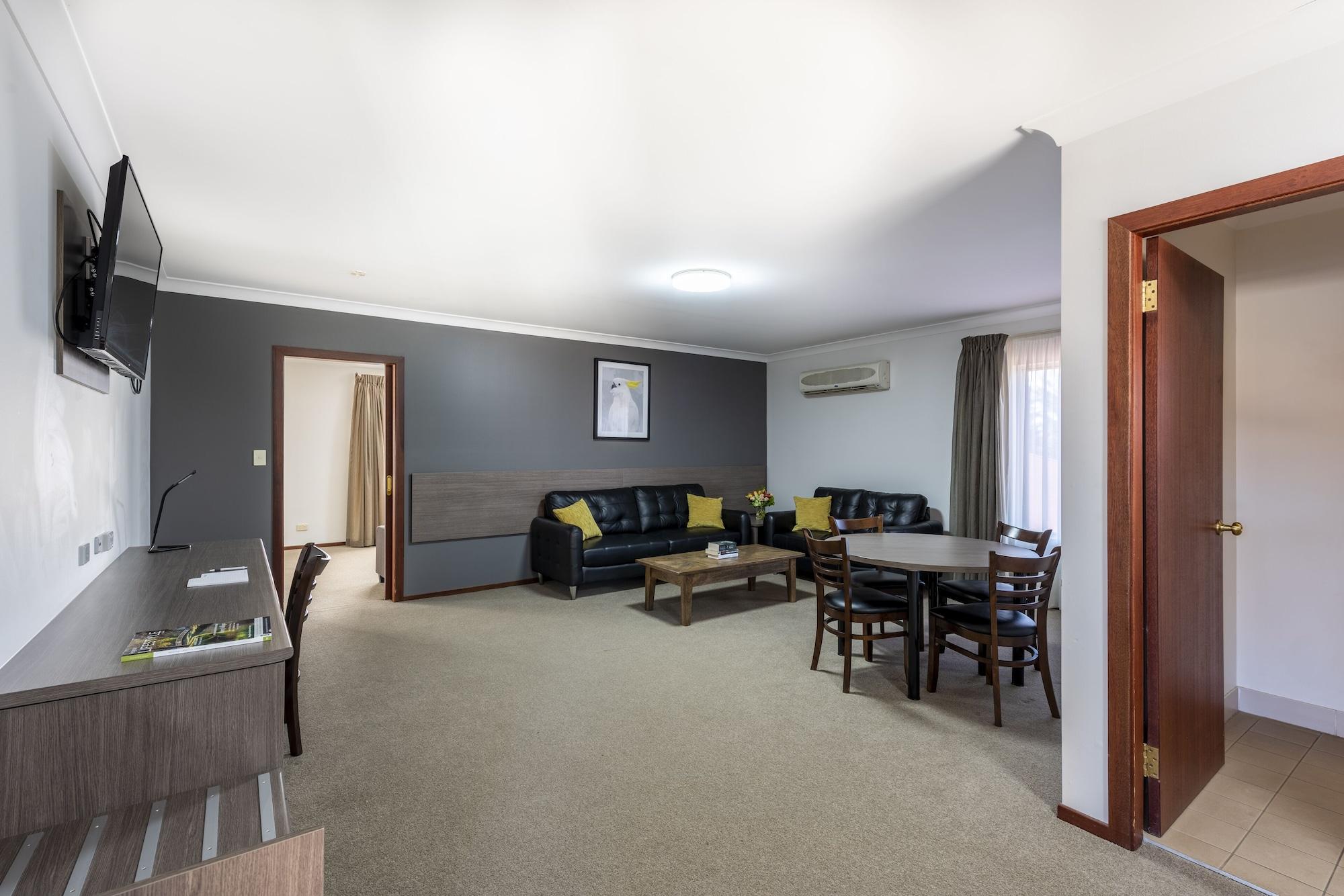 Best Western Plus Ambassador Orange Exterior photo